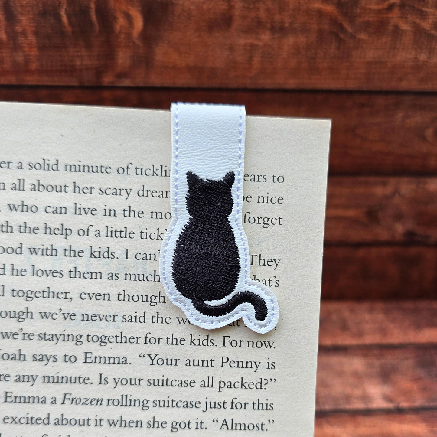 Black Cat | Embroidered Magnetic Bookmark | Page Marker